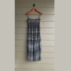 Black and White Maxi Dress / Size XS - M *details